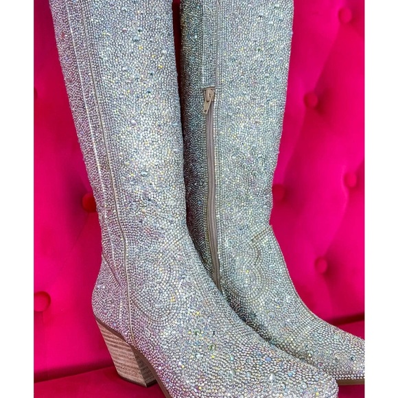 Stunning Nashville Rhinestone boots. With zipper closure. - Picture 4 of 12